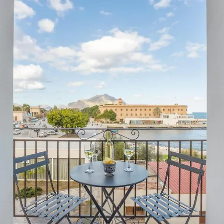 Erasmo Luxury, 巴勒莫