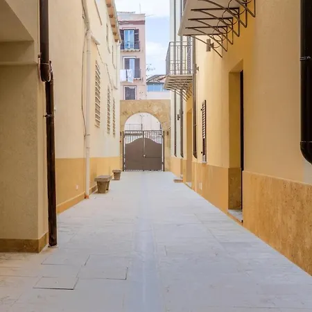 Apartment Erasmo Luxury ,centro Storico