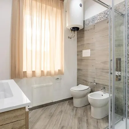 Erasmo Luxury, 公寓 *