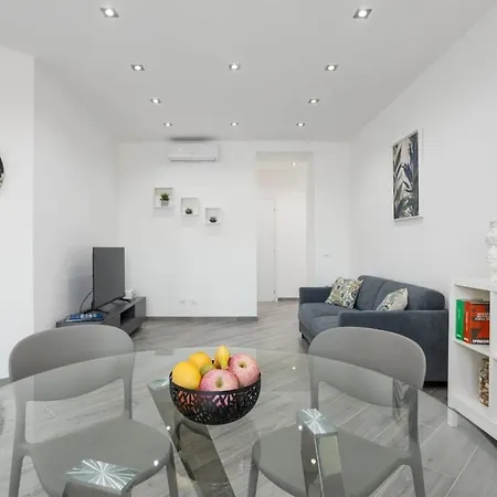 Erasmo Luxury, 巴勒莫