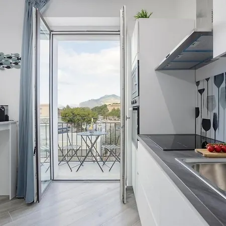 Erasmo Luxury, 巴勒莫