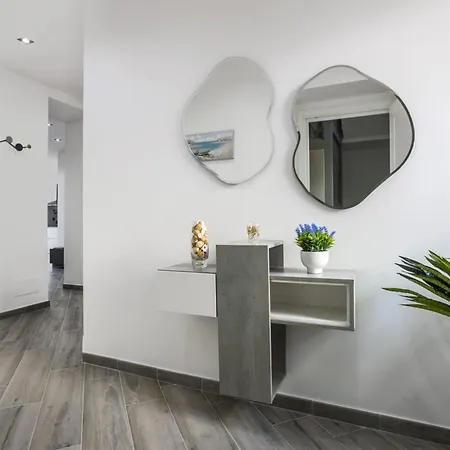 Erasmo Luxury, * 巴勒莫