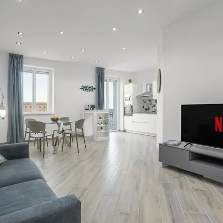 Erasmo Luxury, * 巴勒莫